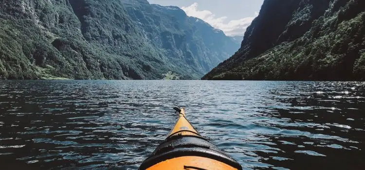 Best Time to Buy a Kayak