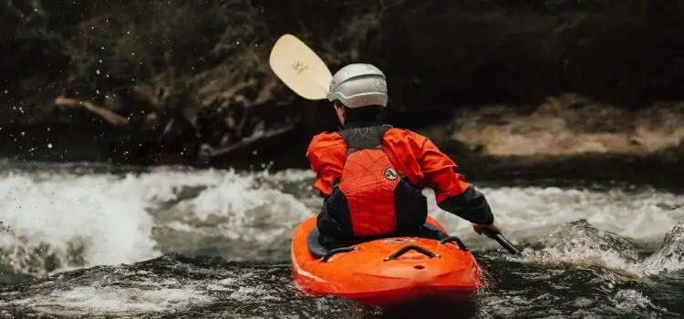 Kayak vs Raft